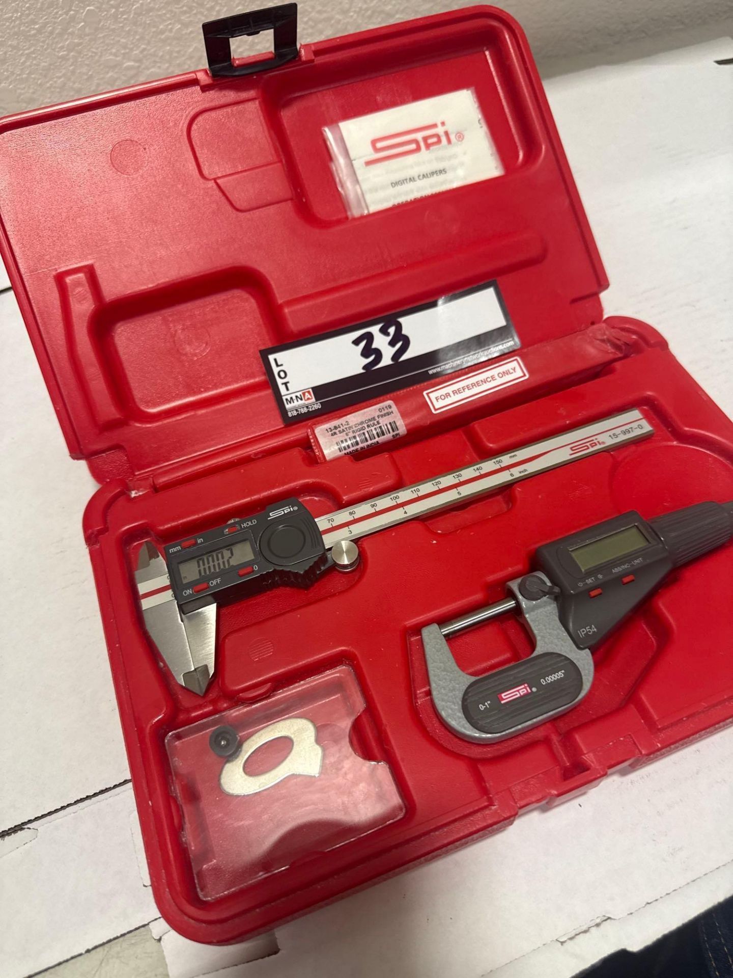 Electronic Caliper: 0-6" (.0005"/.01mm) with CR2032 Battery • IP54 Electronic Micrometer: 0-1"/ 25mm - Image 2 of 4