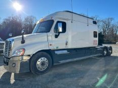 2010 Freightliner Cascadia Condo Sleeper T/A Road Tractor