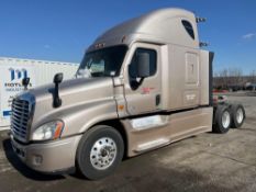 2014 Freightliner Cascadia Sleeper T/A Road Tractor