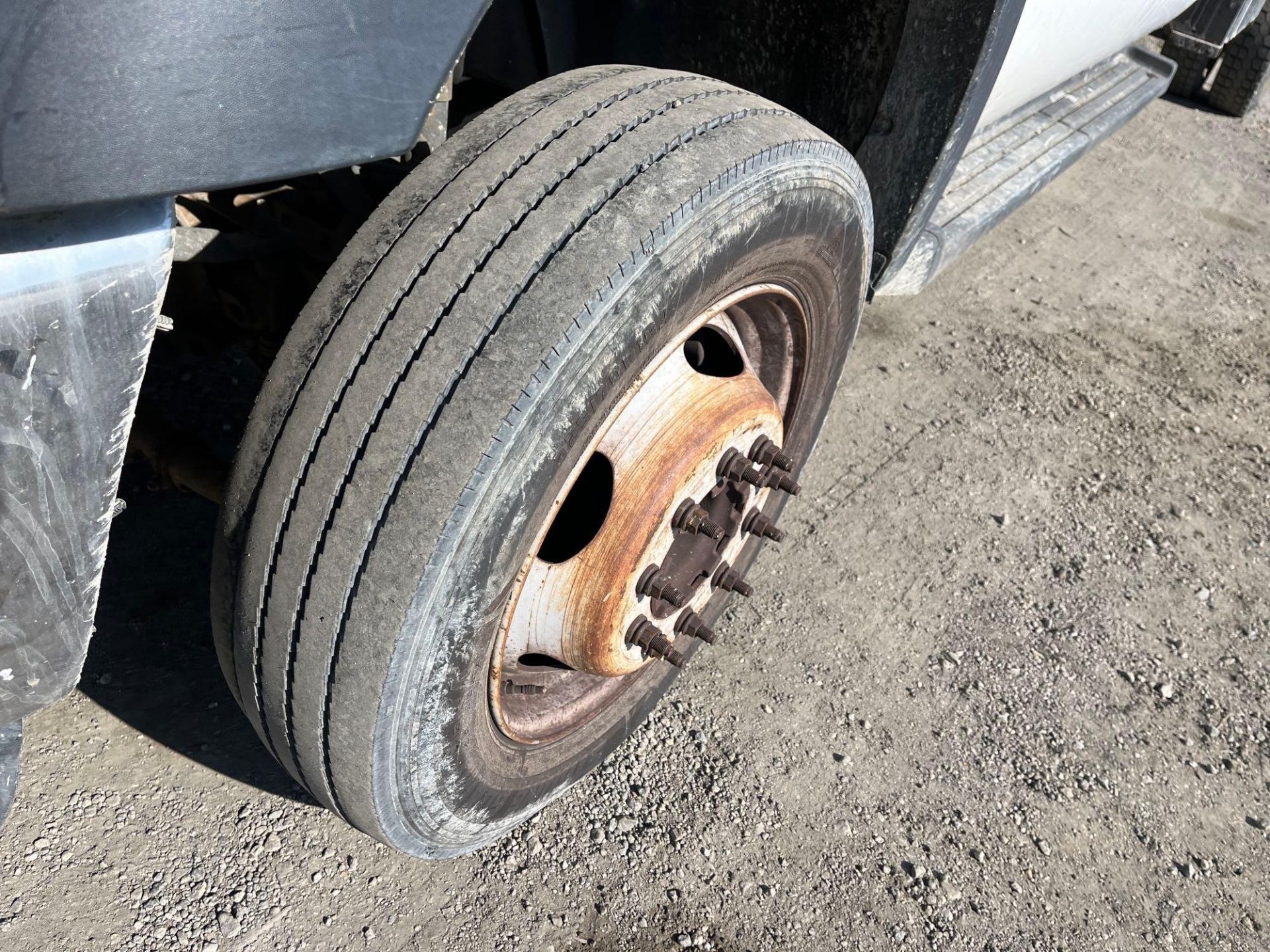2016 Ford F-550 Stake Body Truck With Tank - Image 22 of 23
