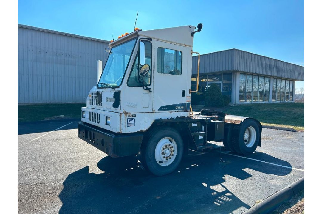 2012 Kalmar Ottawa Spotter Truck/ Terminal Tractor, Model 4X2, S/N329001, Cummins Engine, Allison Tr - Image 5 of 7