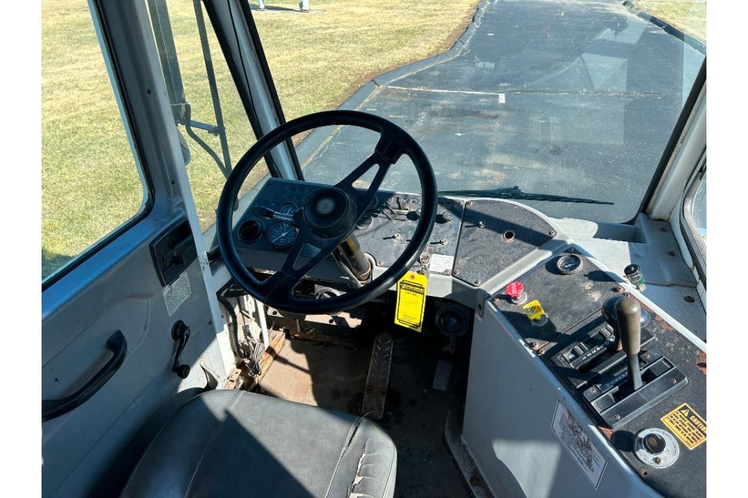 2012 Kalmar Ottawa Spotter Truck/ Terminal Tractor, Model 4X2, S/N329001, Cummins Engine, Allison Tr - Image 6 of 7