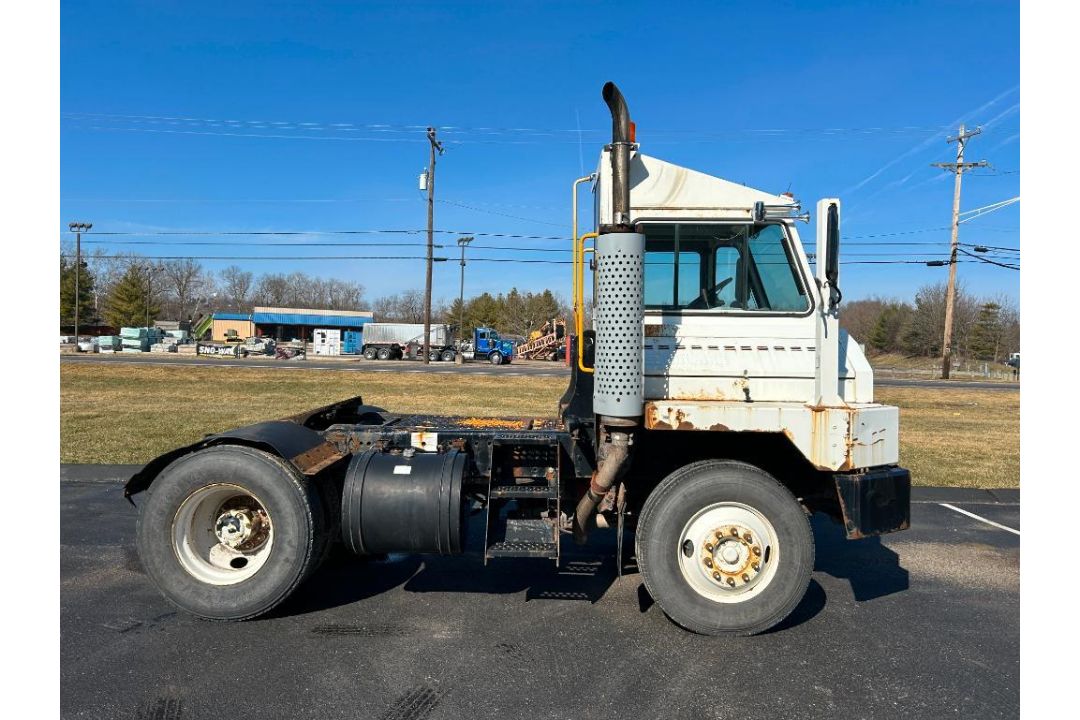 2012 Kalmar Ottawa Spotter Truck/ Terminal Tractor, Model 4X2, S/N329001, Cummins Engine, Allison Tr - Image 2 of 7
