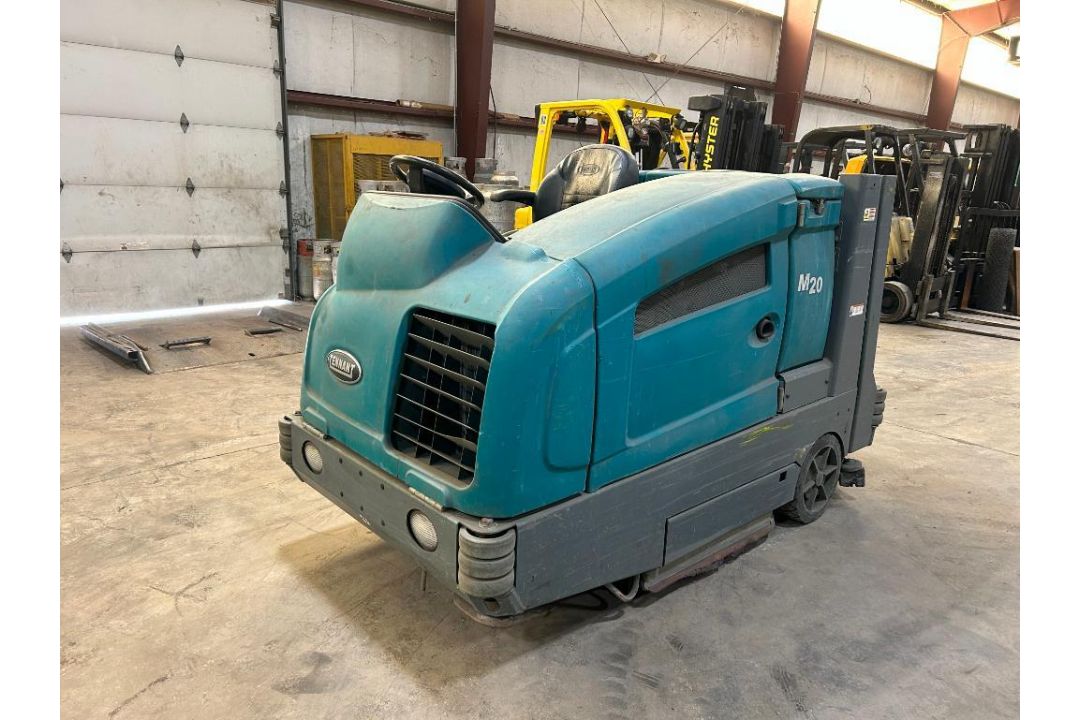 Tenant Ride On Floor Sweeper/ Scrubber, Model M20, S/N M20-10221, LPG, Back-Up Camera, 409 Hours - Image 5 of 8