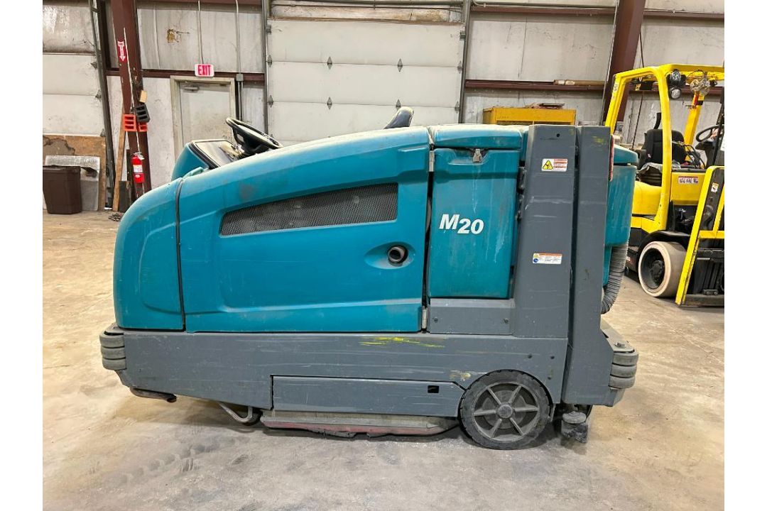 Tenant Ride On Floor Sweeper/ Scrubber, Model M20, S/N M20-10221, LPG, Back-Up Camera, 409 Hours - Image 4 of 8