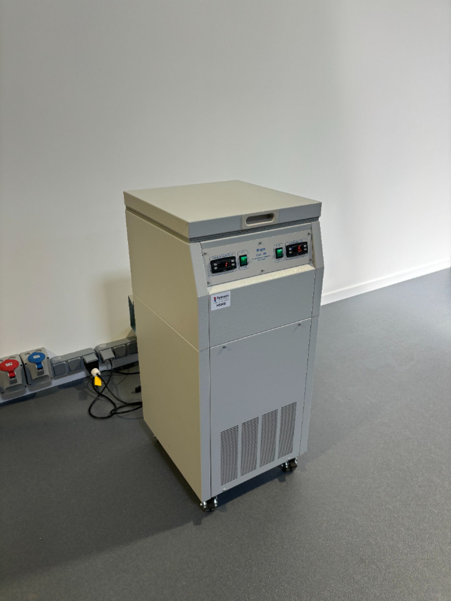 Bright Clini-RF CO² Eliminator Low Temperature Rapid Freezer - Image 2 of 5
