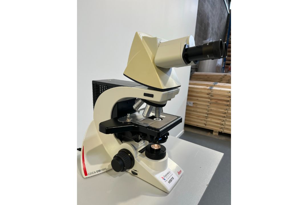 Leica DM 2000 Laboratory Microscope - Image 2 of 7