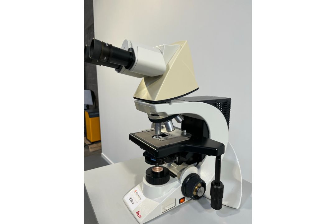 Leica DM 2000 Laboratory Microscope - Image 3 of 7
