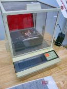 AND Model FX-40, Enclosed Laboratory Electronic Balance