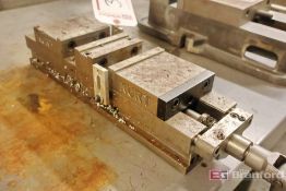 KURT Manufacturing DL400C Vise