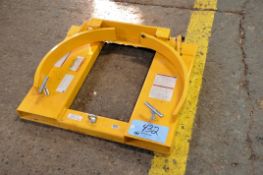 Uline Model H-1843 1,500-lb. Capacity Steel Drum Grabber Fork Lift Attachment