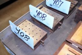 Lot - (2) 4