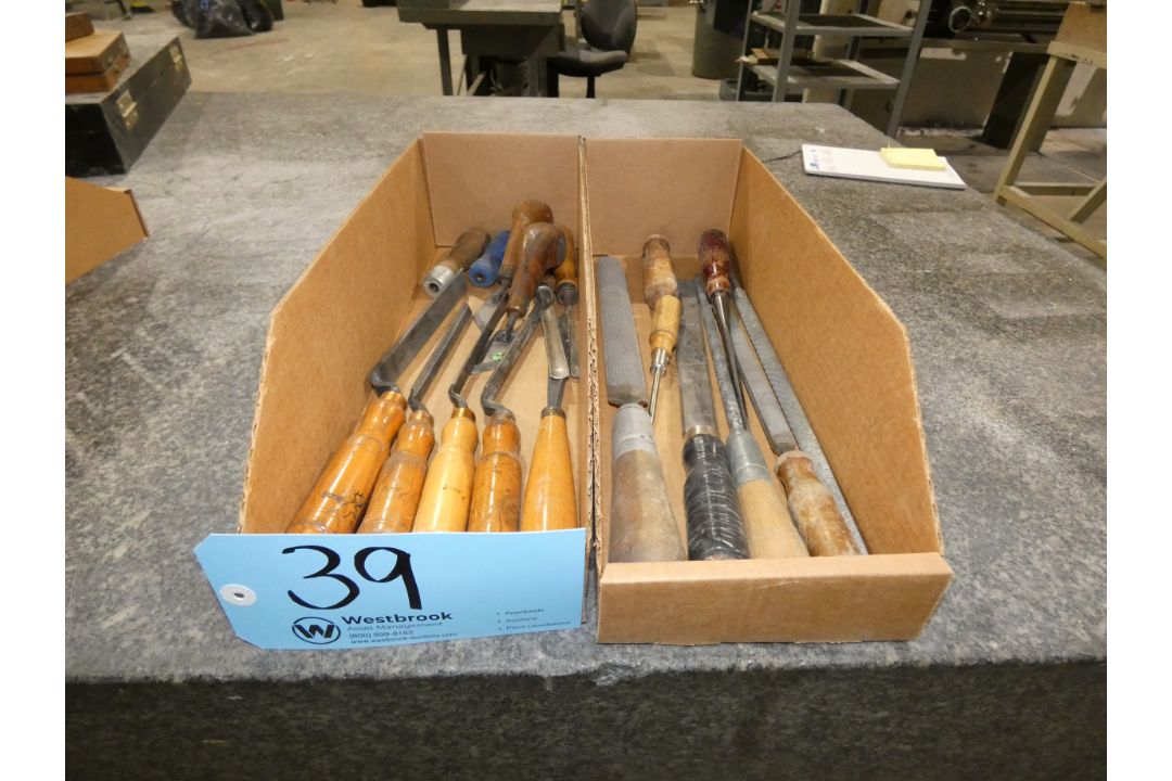 Lot - Assorted Wood Chisels, Gouges and Files - Image 1 of 2