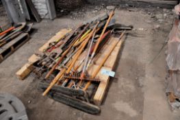 Lot - Cleanup and Yard Tools on (2) Pallets