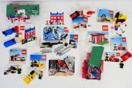 Lego - A collection of unboxed vintage Lego kits including Tow Truck and Car # 642,