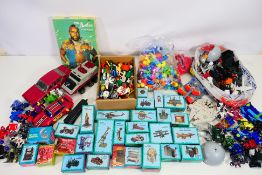 Transformers - Star Wars - A group of items including mini transformer figures,