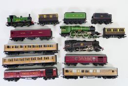 Hornby - Hornby Dublo - An unboxed trio of OO gauge steam locomotives with a group of unboxed