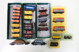 Graham Farish - Peco - Trix - A collection of unboxed N gauge rolling stock including Colman's