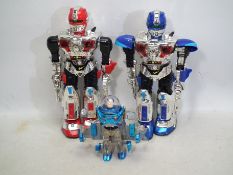 Buzz Lightyear - Toy Story - A rare Buzz Lightyear Metal Morphers action figure and 2 x large