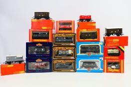 Hornby - Mainline - Bachmann - Airfix - A collection of OO gauge wagons including GW 7 plank end