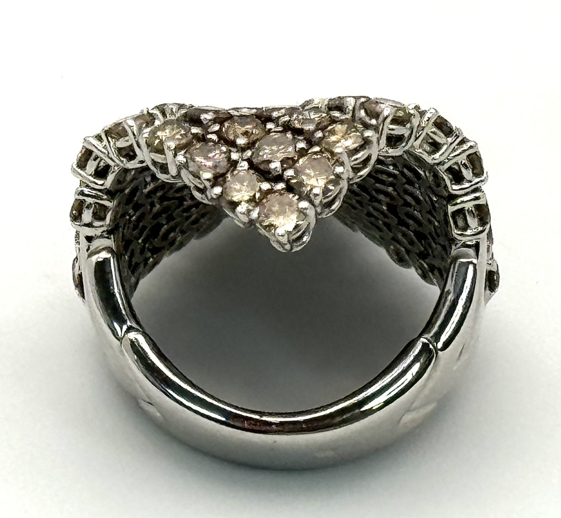 A WGI Certified 18K White Gold and Fancy Brown Diamond Dress Ring. A flexible shield of 90 6.5ctw of - Bild 9 aus 11