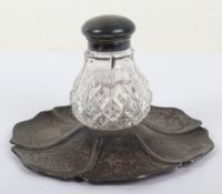 A Victorian silver cut glass inkwell on silver flower head base, Goldsmiths Alliance Ltd, London 188
