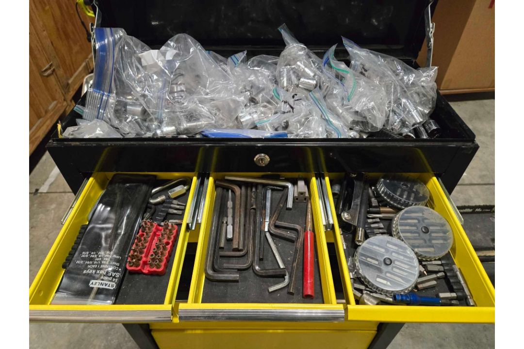 Stanley 9 drawer portable tool box with tools and accessories - Image 5 of 10