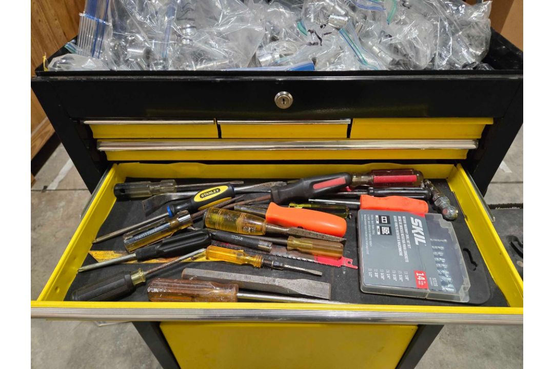 Stanley 9 drawer portable tool box with tools and accessories - Image 3 of 10