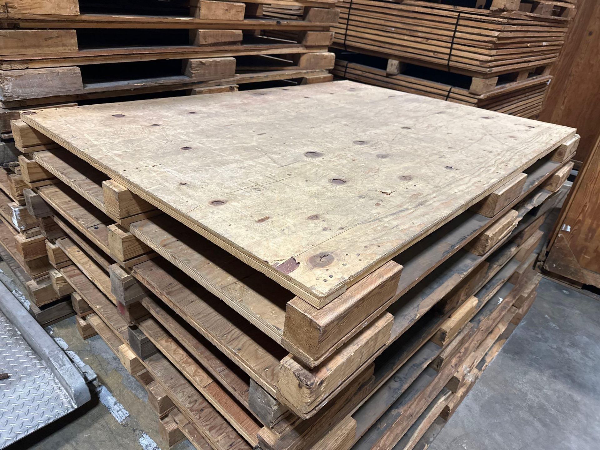 Large Pallets - Image 2 of 2