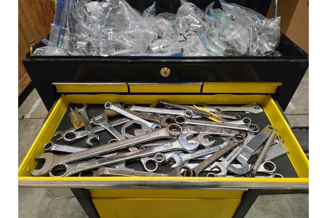 Stanley 9 drawer portable tool box with tools and accessories - Image 4 of 10