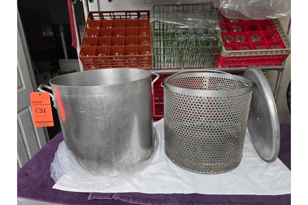 Adcraft Aluminum Cooking Pot with Strainer - Image 1 of 4