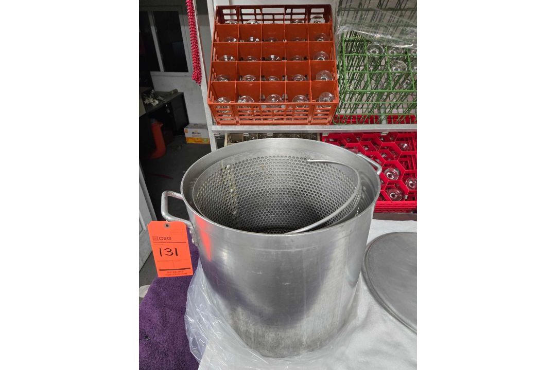 Adcraft Aluminum Cooking Pot with Strainer - Image 3 of 4