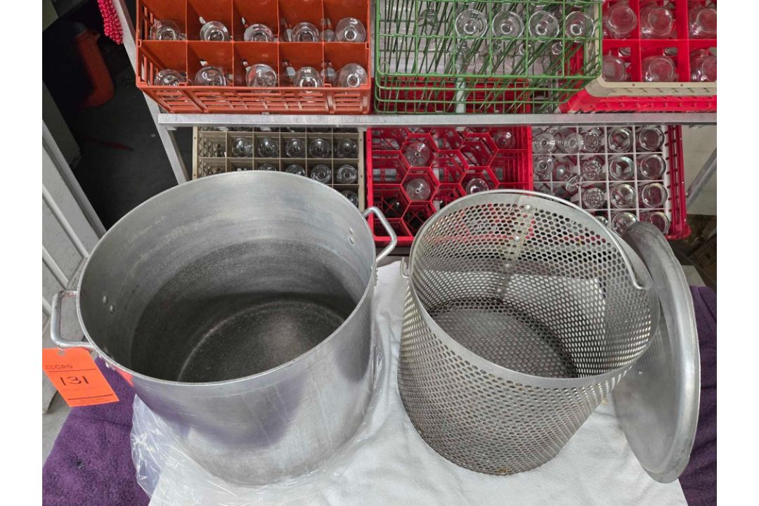 Adcraft Aluminum Cooking Pot with Strainer - Image 2 of 4