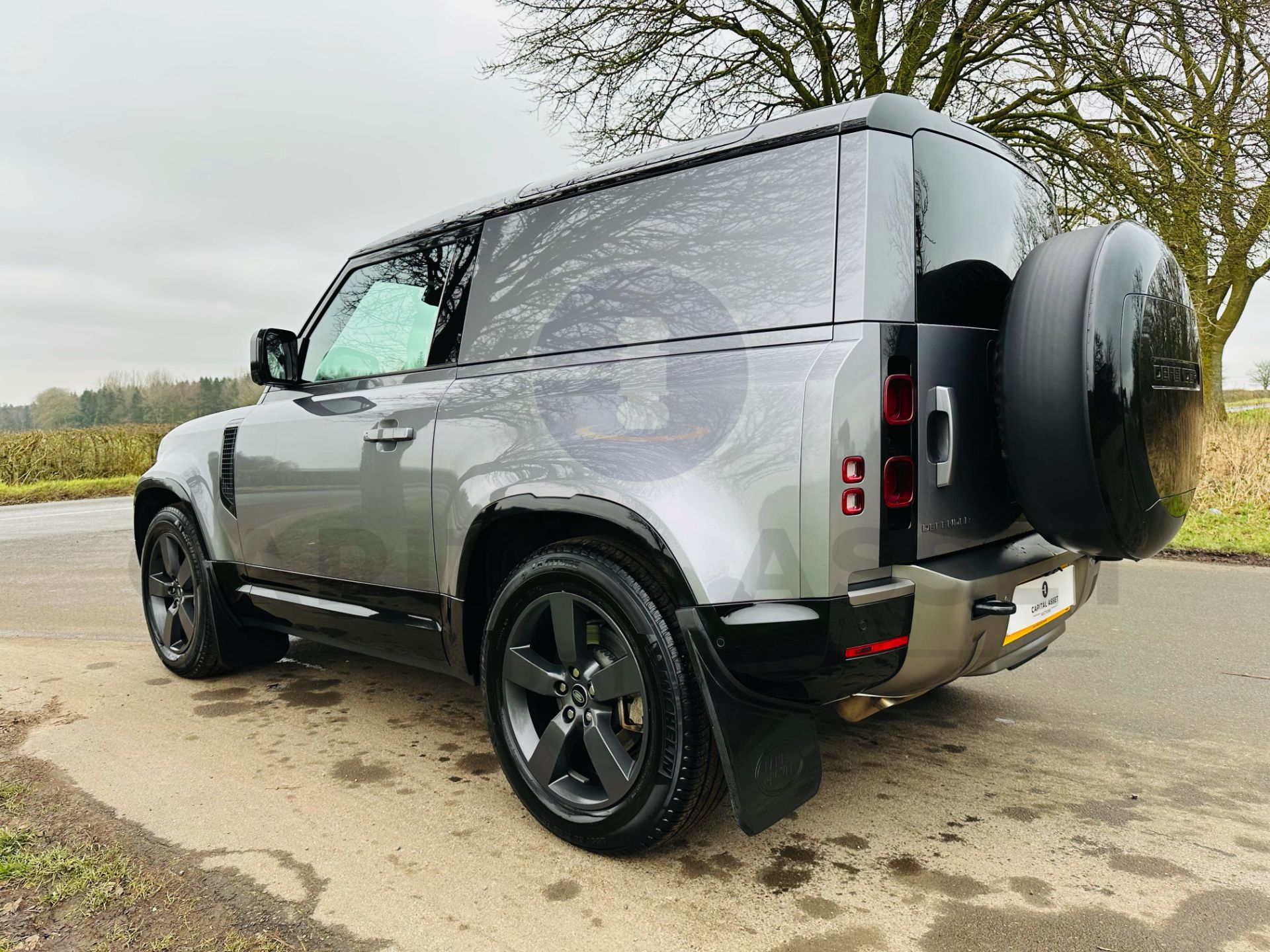 (ON SALE) LAND ROVER DEFENDER 90 "X DYNAMIC HSE" (24 REG 1 OWNER) 3.0 *D300* MHEV AUTO - HARD TOP - - Image 10 of 56