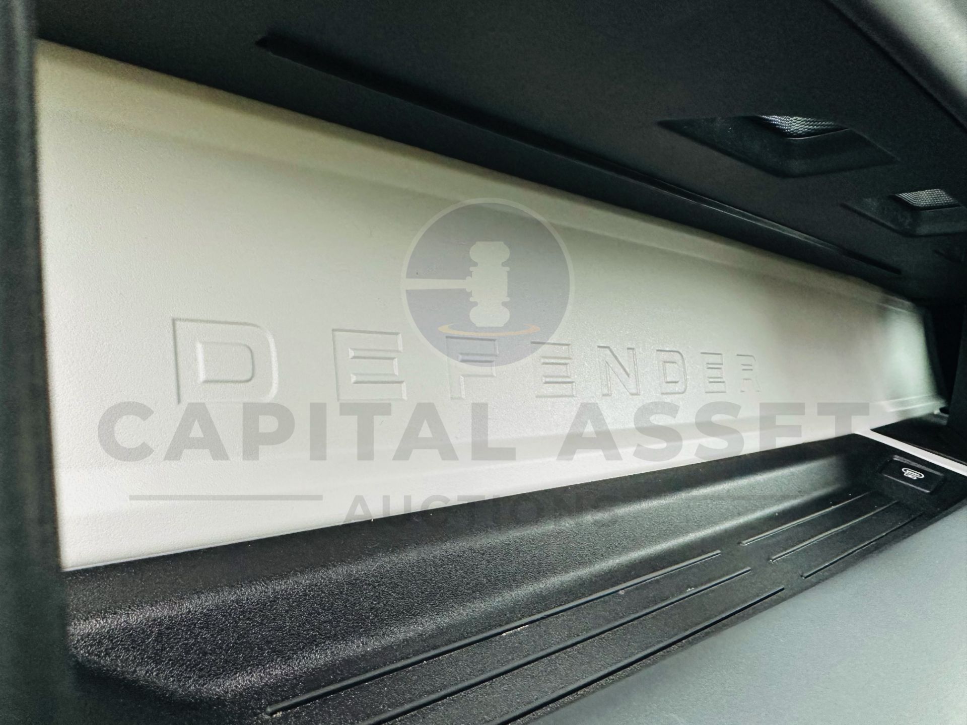(ON SALE) LAND ROVER DEFENDER 90 "X DYNAMIC HSE" (24 REG 1 OWNER) 3.0 *D300* MHEV AUTO - HARD TOP - - Image 30 of 56