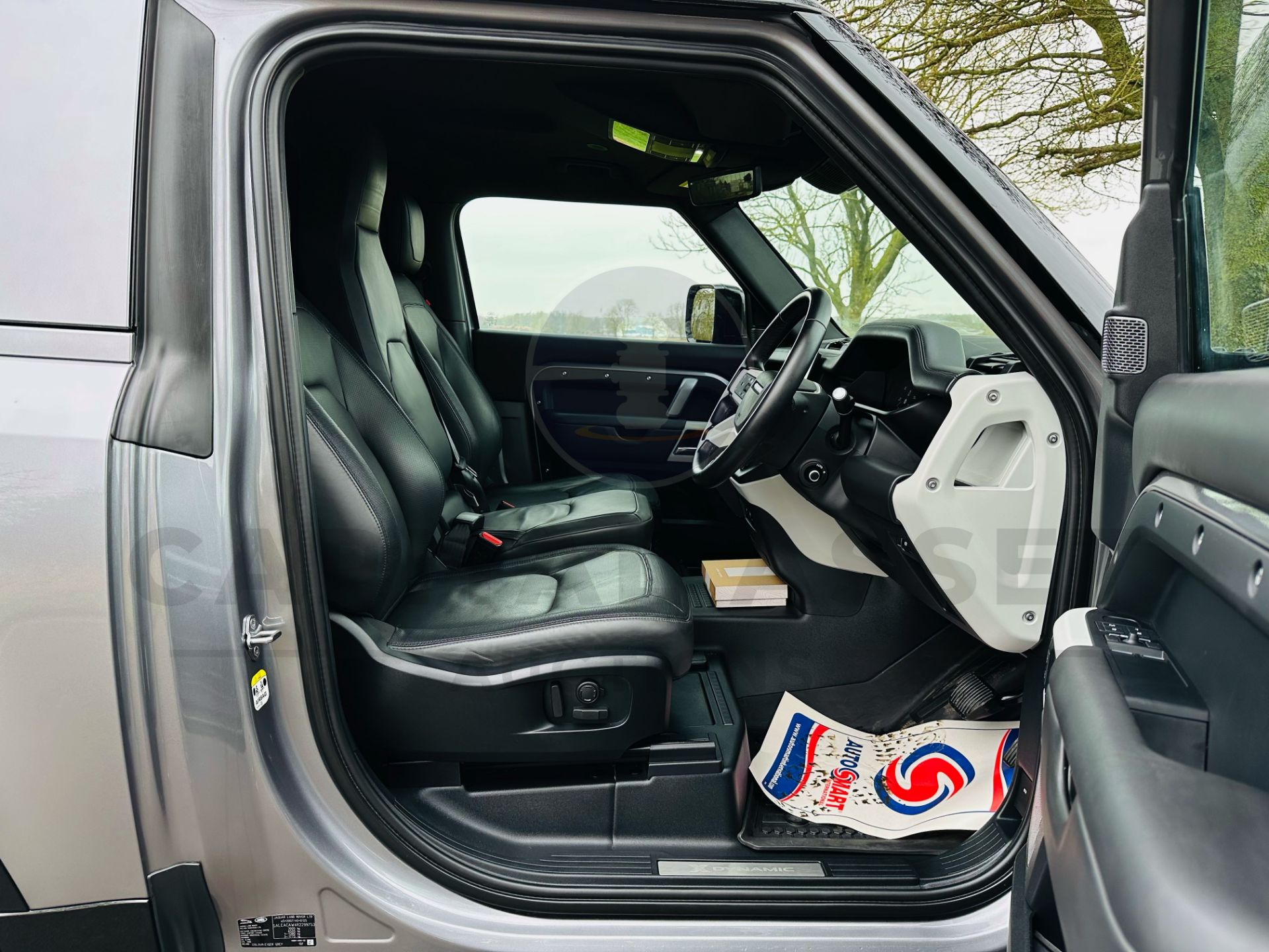 (ON SALE) LAND ROVER DEFENDER 90 "X DYNAMIC HSE" (24 REG 1 OWNER) 3.0 *D300* MHEV AUTO - HARD TOP - - Image 34 of 56