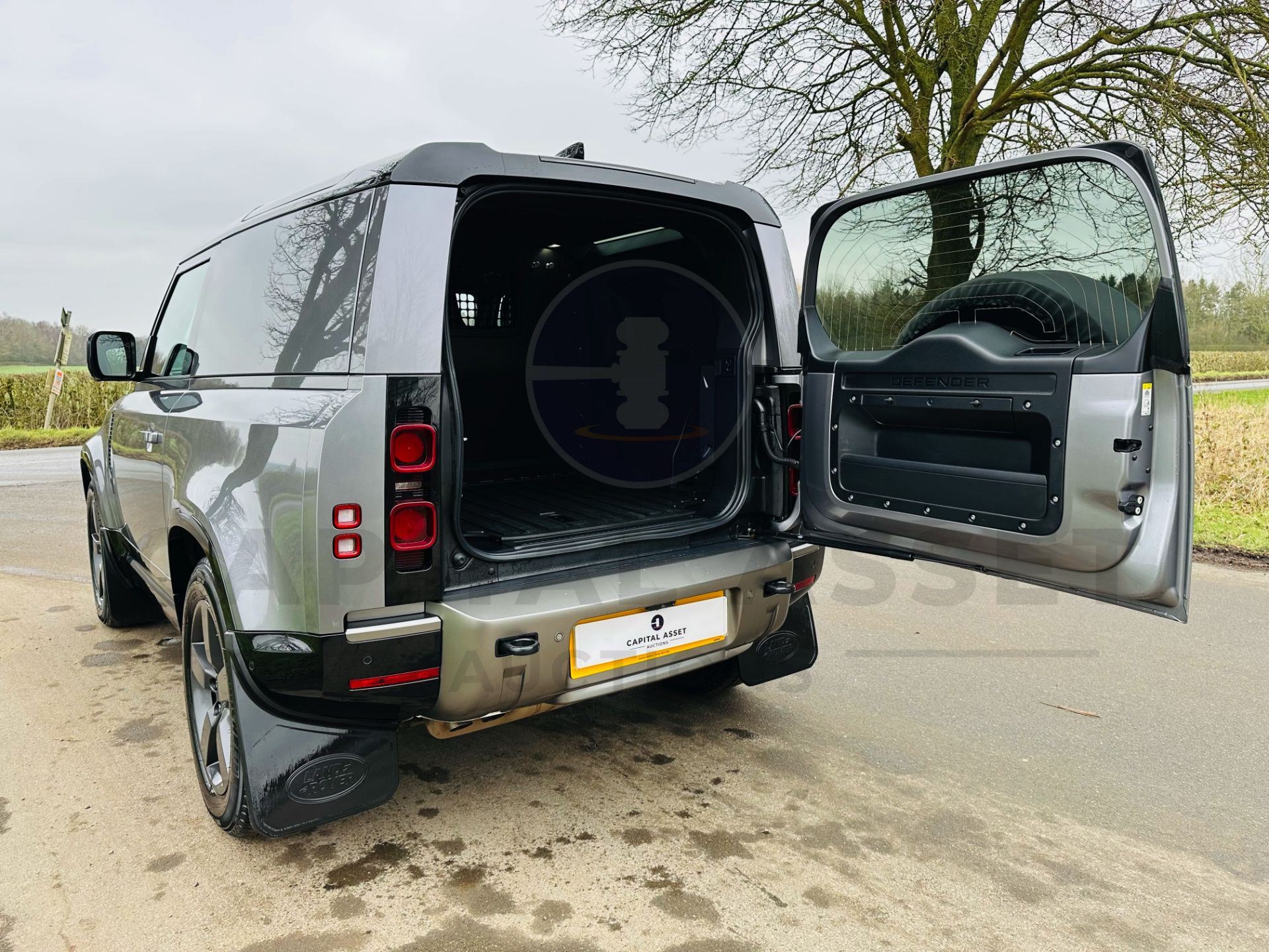 (ON SALE) LAND ROVER DEFENDER 90 "X DYNAMIC HSE" (24 REG 1 OWNER) 3.0 *D300* MHEV AUTO - HARD TOP - - Image 21 of 56