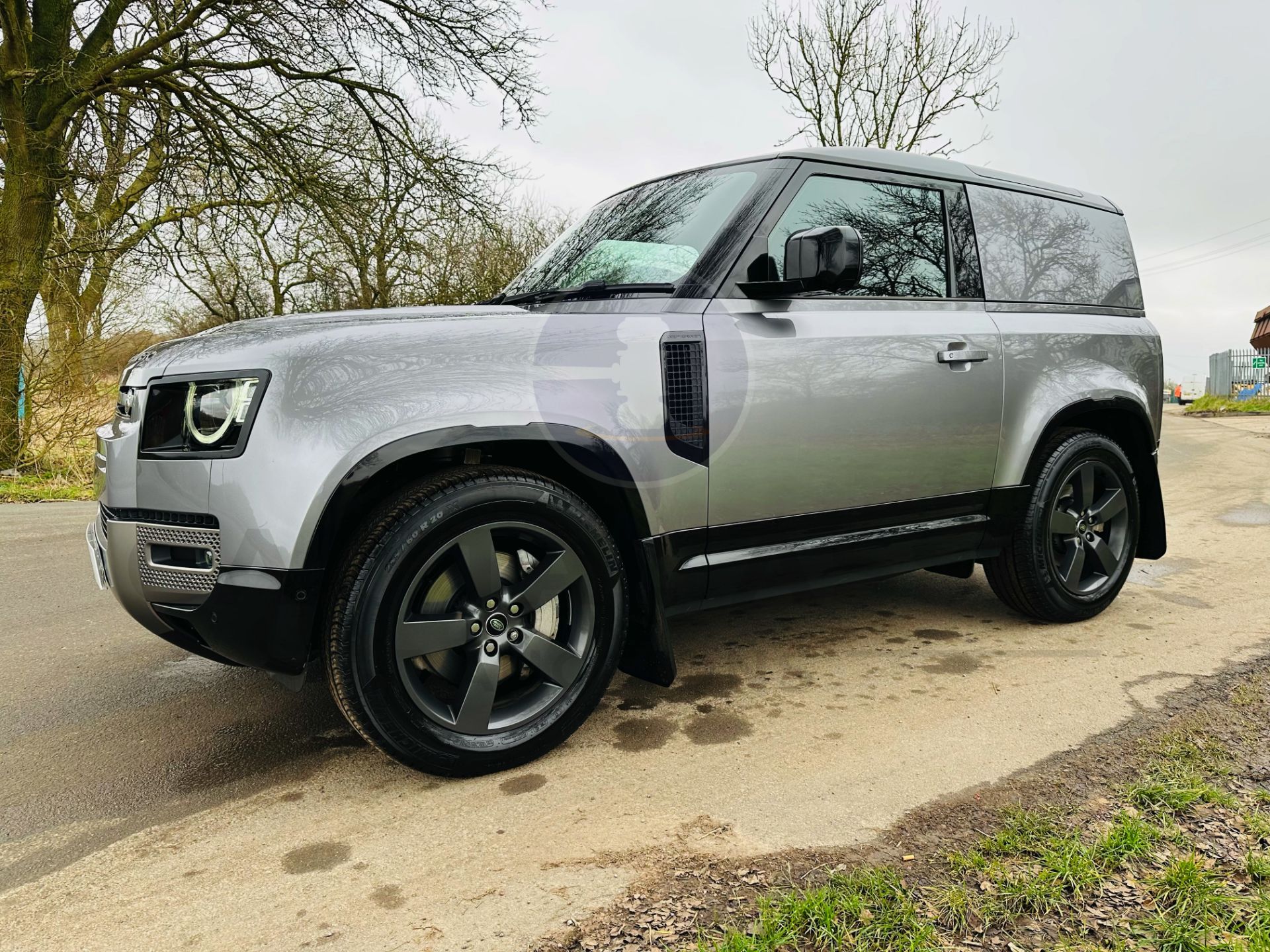 (ON SALE) LAND ROVER DEFENDER 90 "X DYNAMIC HSE" (24 REG 1 OWNER) 3.0 *D300* MHEV AUTO - HARD TOP - - Image 8 of 56