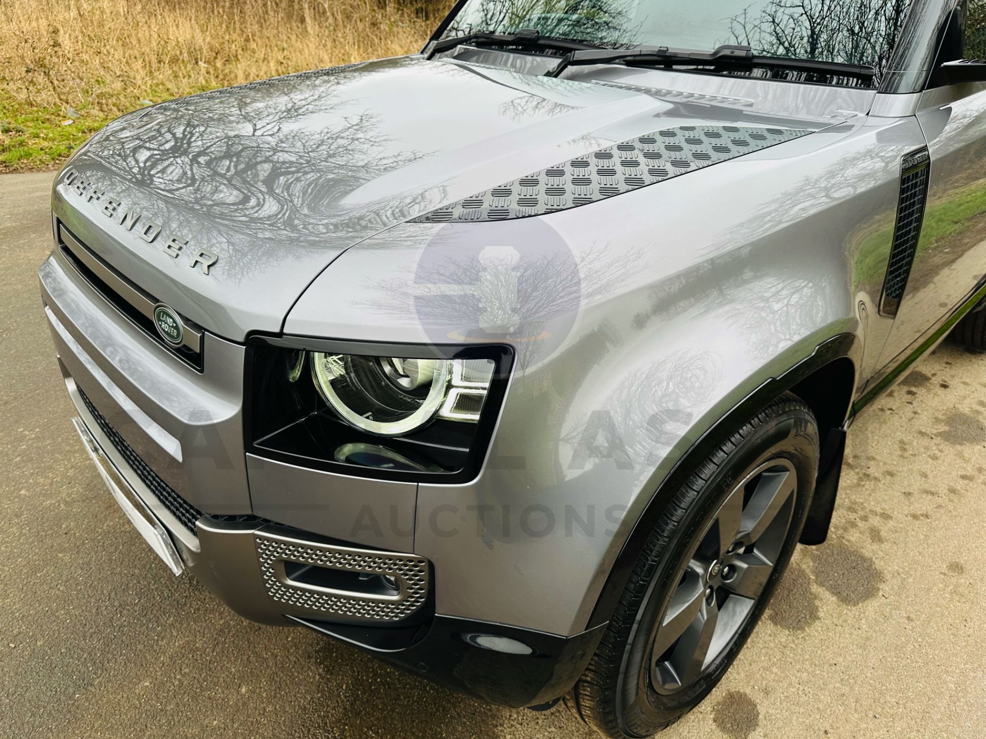 (ON SALE) LAND ROVER DEFENDER 90 "X DYNAMIC HSE" (24 REG 1 OWNER) 3.0 *D300* MHEV AUTO - HARD TOP - - Image 17 of 56