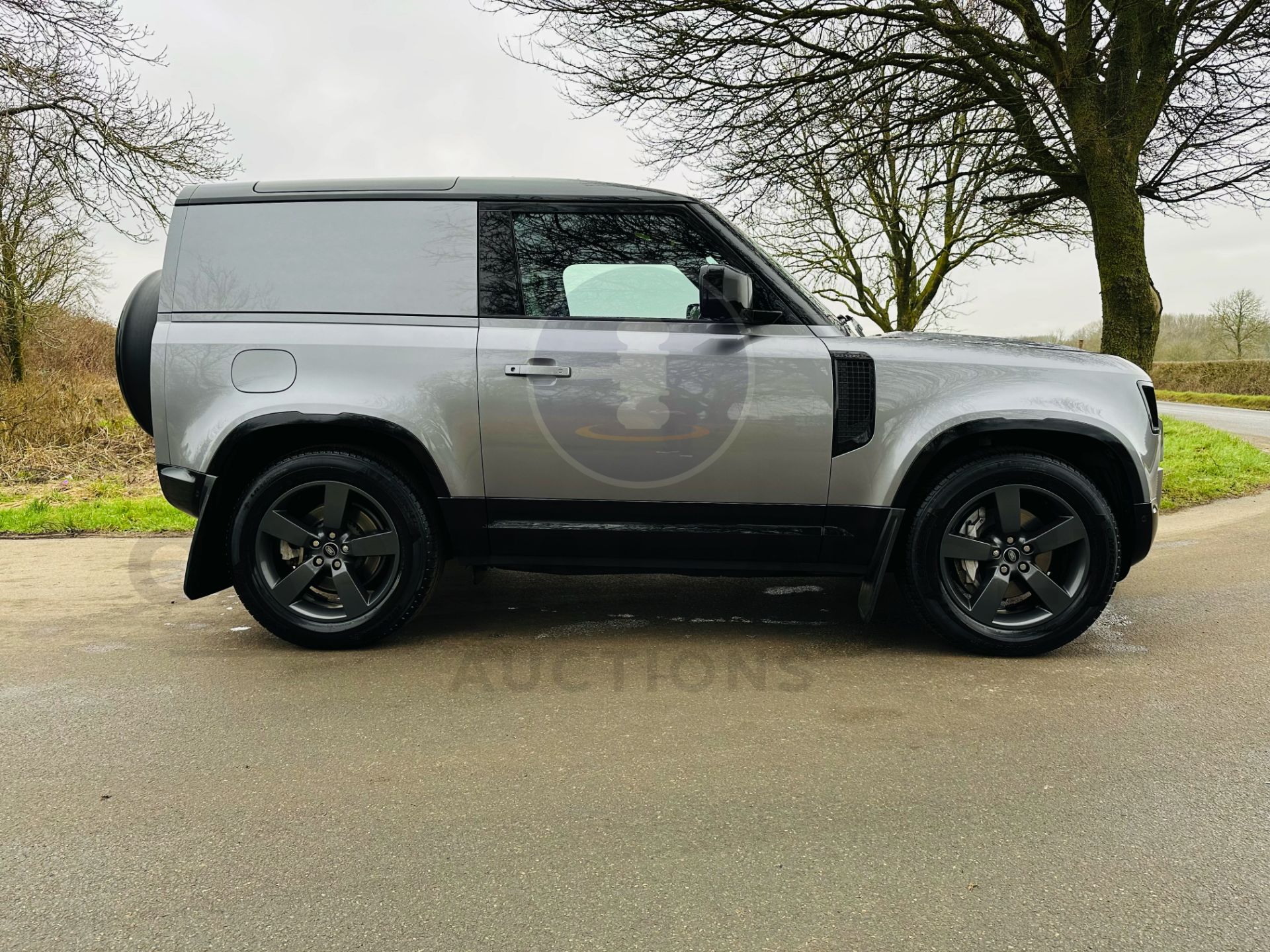 (ON SALE) LAND ROVER DEFENDER 90 "X DYNAMIC HSE" (24 REG 1 OWNER) 3.0 *D300* MHEV AUTO - HARD TOP - - Image 15 of 56