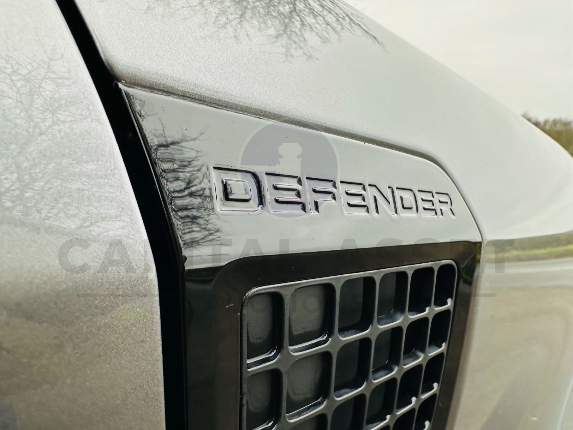 (ON SALE) LAND ROVER DEFENDER 90 "X DYNAMIC HSE" (24 REG 1 OWNER) 3.0 *D300* MHEV AUTO - HARD TOP - - Image 19 of 56