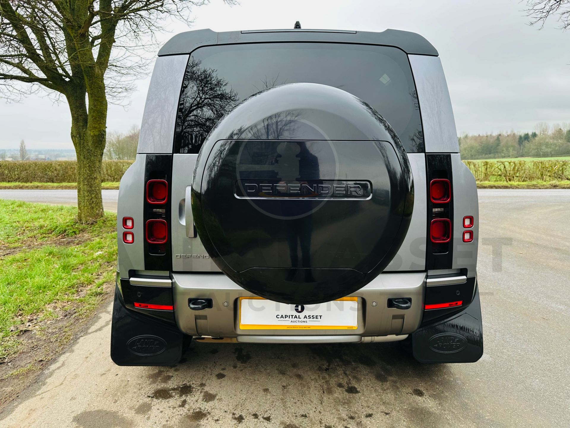 (ON SALE) LAND ROVER DEFENDER 90 "X DYNAMIC HSE" (24 REG 1 OWNER) 3.0 *D300* MHEV AUTO - HARD TOP - - Image 12 of 56