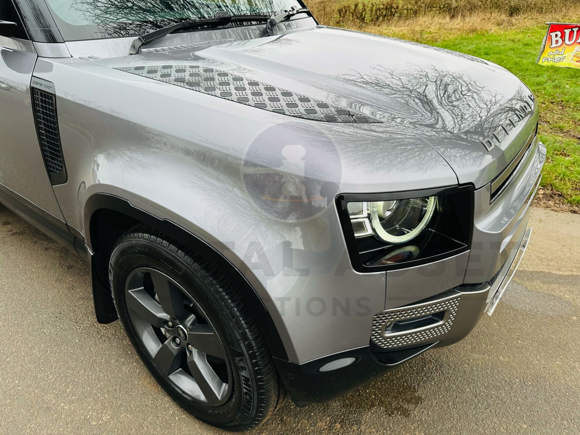 (ON SALE) LAND ROVER DEFENDER 90 "X DYNAMIC HSE" (24 REG 1 OWNER) 3.0 *D300* MHEV AUTO - HARD TOP - - Image 16 of 56
