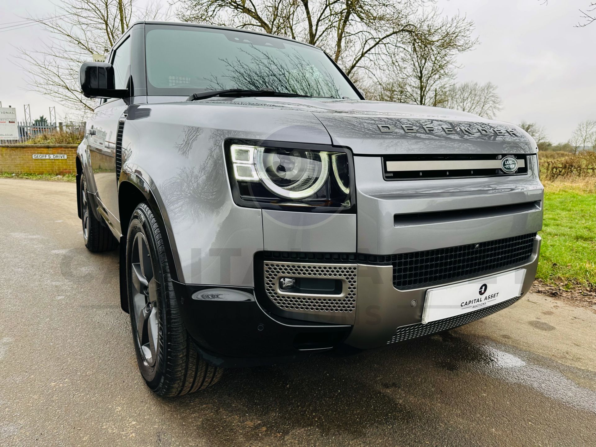 (ON SALE) LAND ROVER DEFENDER 90 "X DYNAMIC HSE" (24 REG 1 OWNER) 3.0 *D300* MHEV AUTO - HARD TOP - - Image 3 of 56