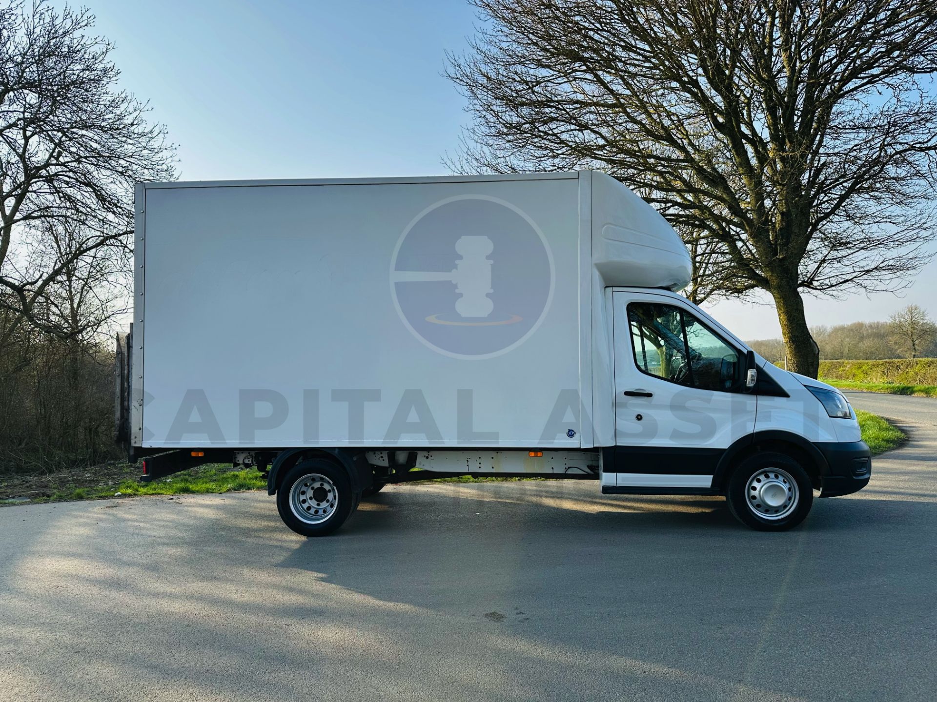 FORD TRANSIT 130 T350 *LWB - LUTON / BOX VAN* (2022 - EURO 6) 2.0 TDCI 'ECOBLUE' *REAR TAIL-LIFT* - Image 10 of 33