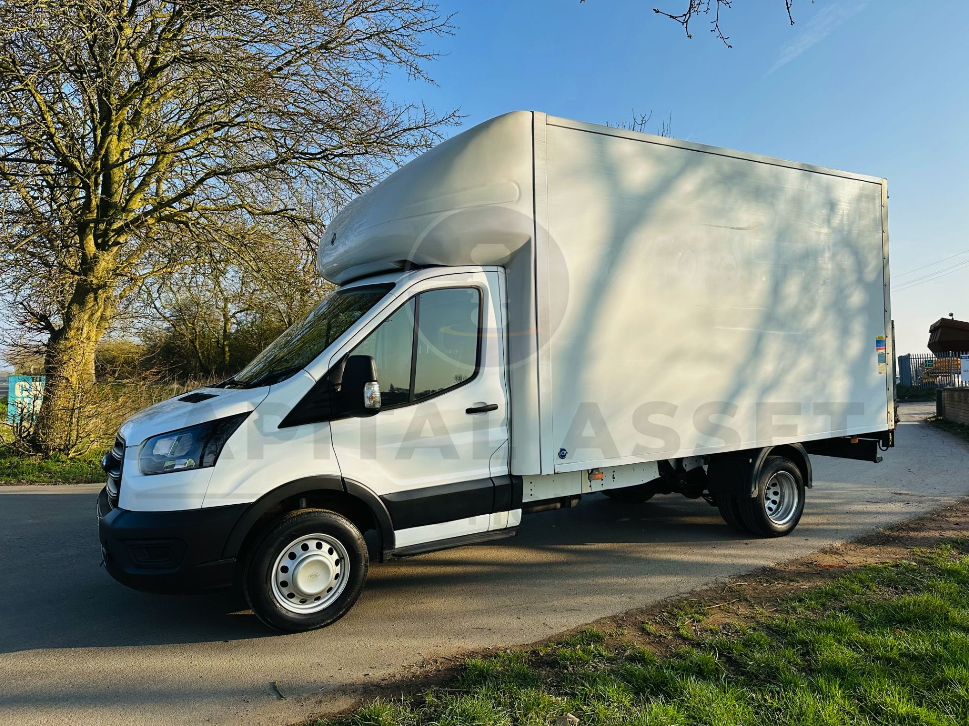 FORD TRANSIT 130 T350 *LWB - LUTON / BOX VAN* (2022 - EURO 6) 2.0 TDCI 'ECOBLUE' *REAR TAIL-LIFT* - Image 5 of 33