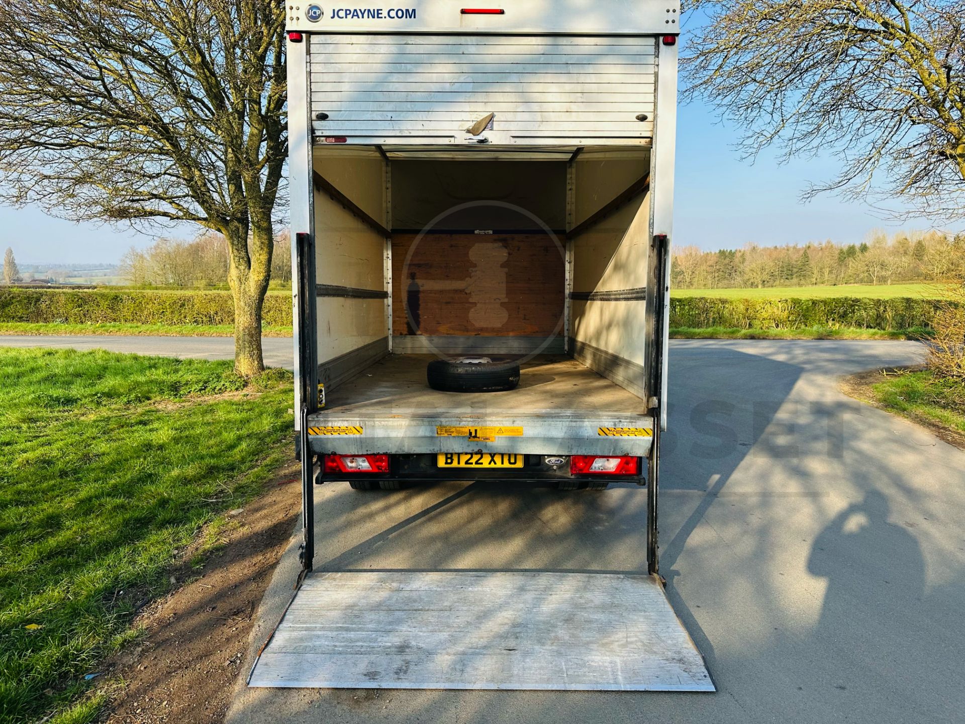 FORD TRANSIT 130 T350 *LWB - LUTON / BOX VAN* (2022 - EURO 6) 2.0 TDCI 'ECOBLUE' *REAR TAIL-LIFT* - Image 12 of 33