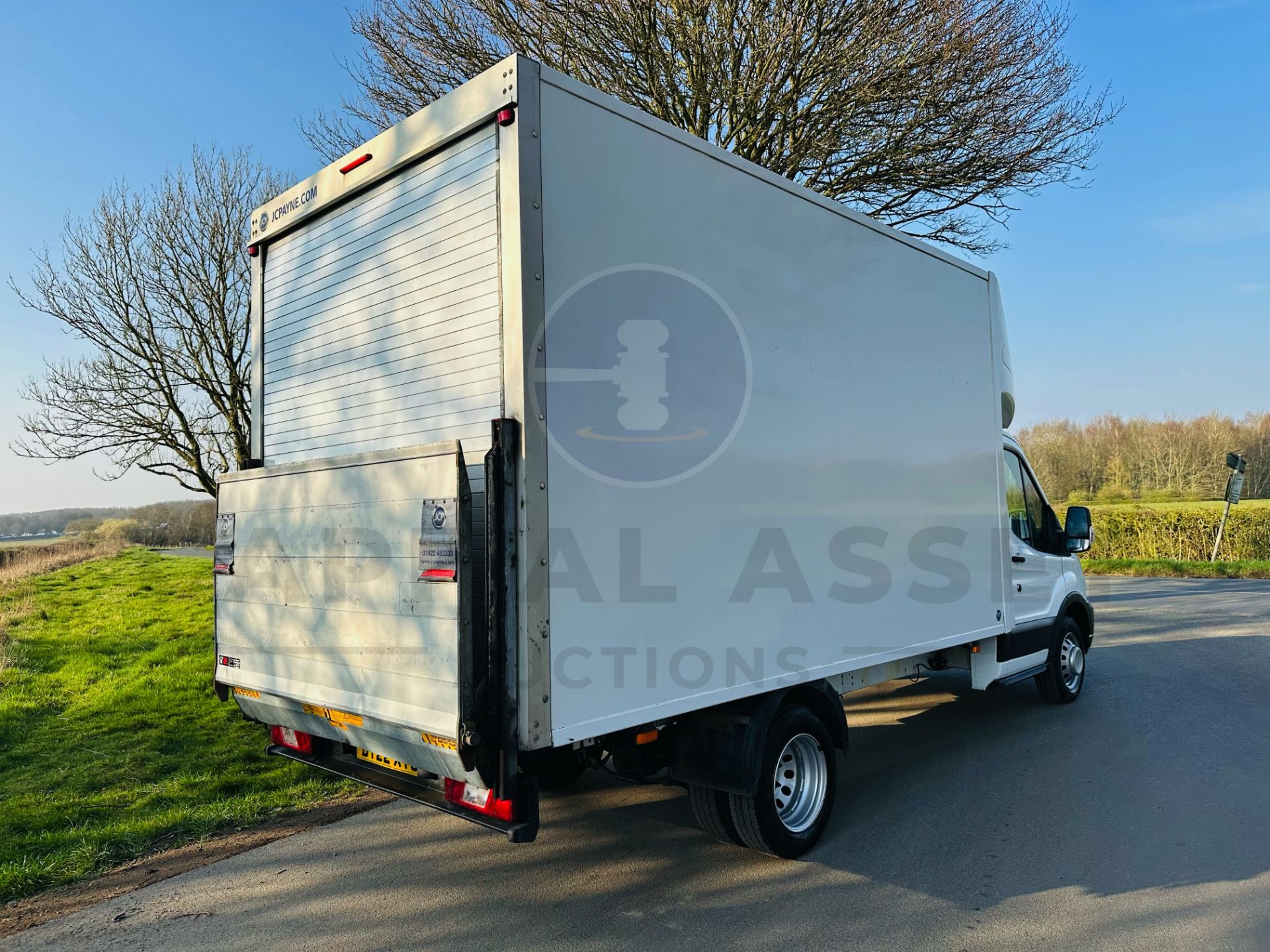FORD TRANSIT 130 T350 *LWB - LUTON / BOX VAN* (2022 - EURO 6) 2.0 TDCI 'ECOBLUE' *REAR TAIL-LIFT* - Image 9 of 33