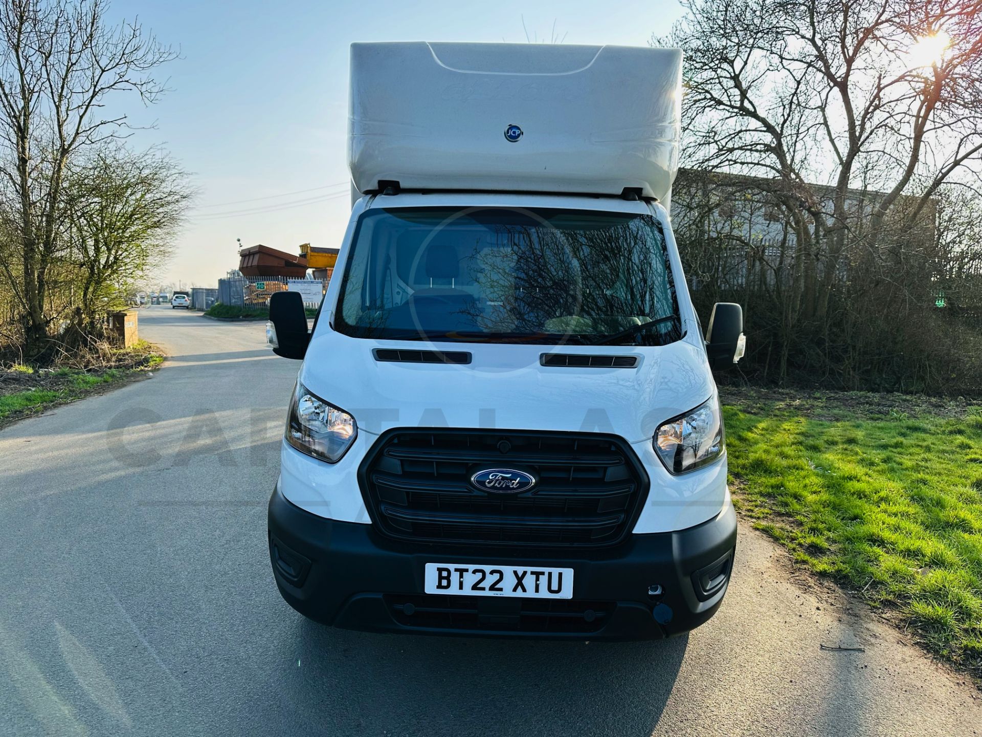 FORD TRANSIT 130 T350 *LWB - LUTON / BOX VAN* (2022 - EURO 6) 2.0 TDCI 'ECOBLUE' *REAR TAIL-LIFT* - Image 3 of 33
