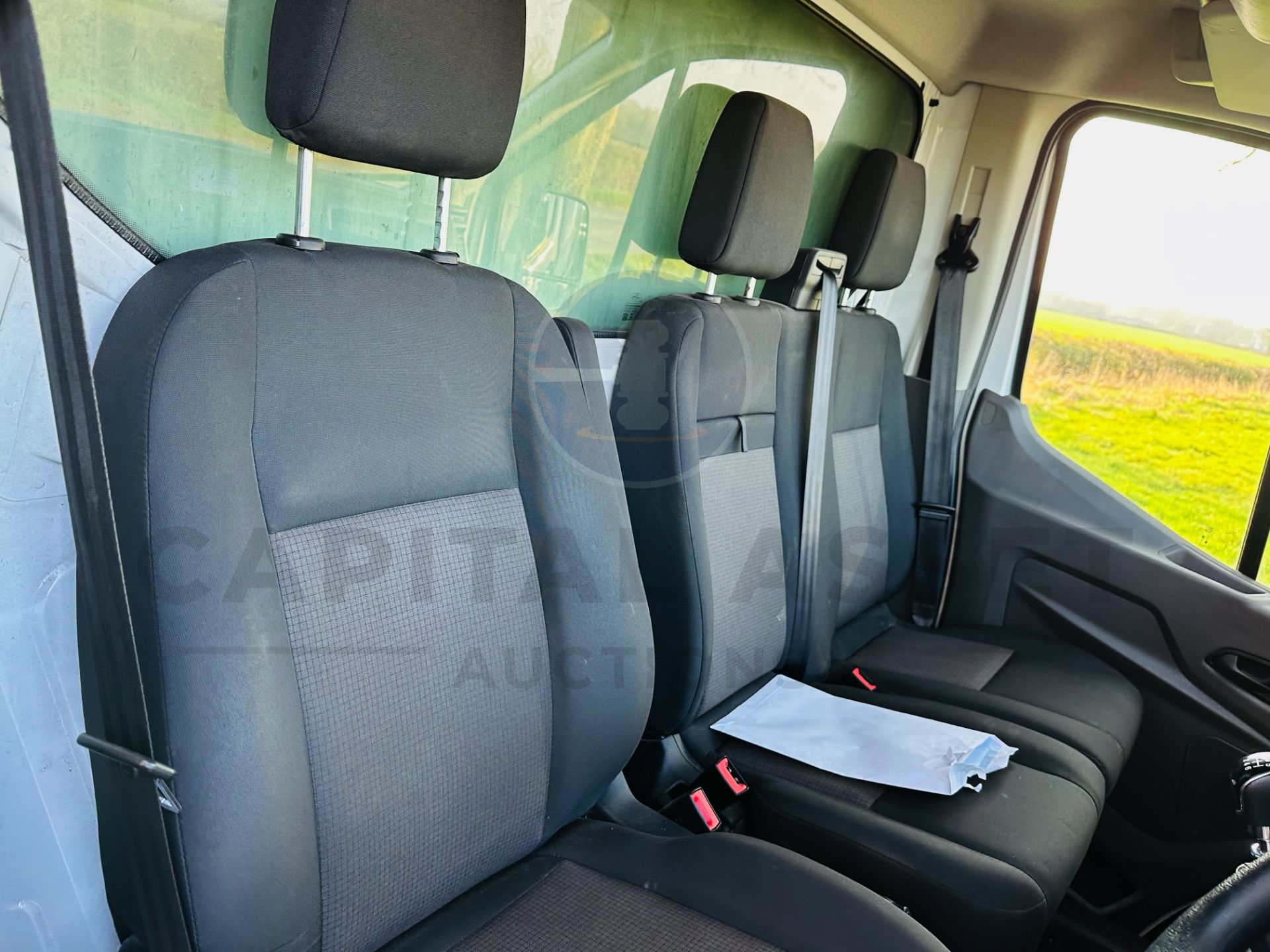 FORD TRANSIT 130 T350 *LWB - LUTON / BOX VAN* (2022 - EURO 6) 2.0 TDCI 'ECOBLUE' *REAR TAIL-LIFT* - Image 20 of 33